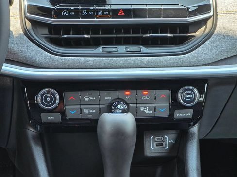 New 2026 Jeep Compass Latitude AWD/4WD image 31
