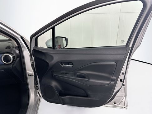 Used 2025 Nissan Versa SV FWD image 30