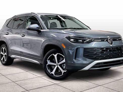 New 2026 Volkswagen Tiguan SE image 2