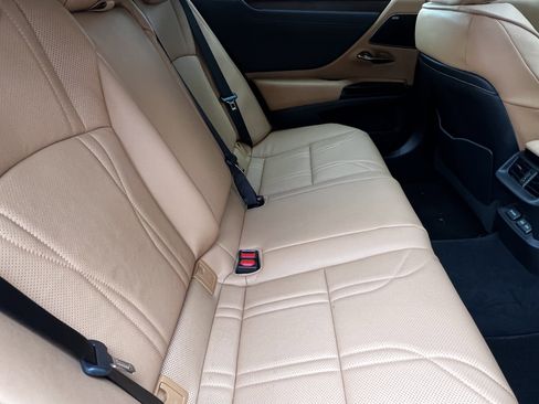 Used 2022 Lexus ES 300h Ultra Luxury image 42