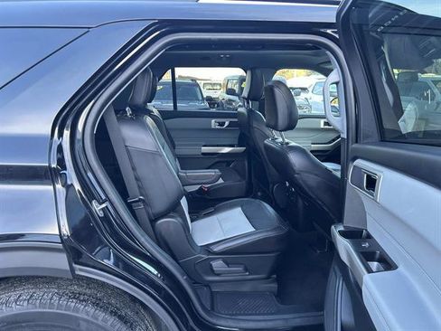 Certified 2022 Ford Explorer XLT w/ Equipment Group 202A image 16