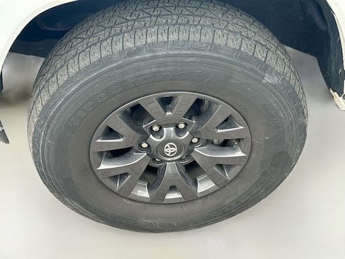 Used 2021 Toyota Tacoma SR5 RWD image 29