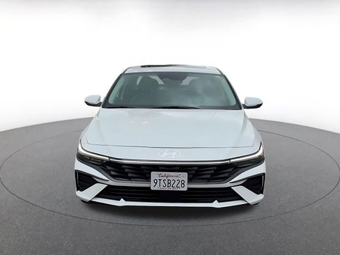 Used 2025 Hyundai Elantra Limited image 4
