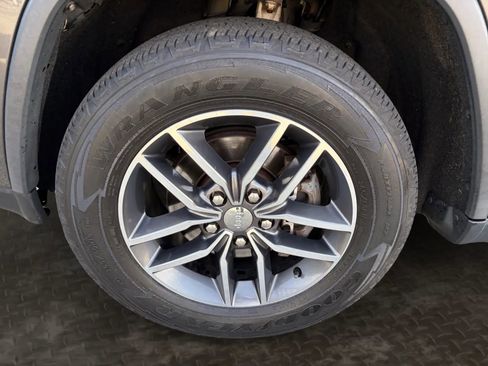 Used 2018 Jeep Grand Cherokee Limited image 35