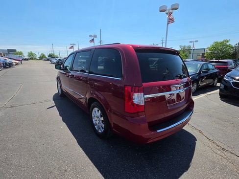 Used 2012 Chrysler Town & Country Touring-L w/ Entertainment Group #2 FWD image 2