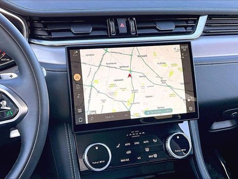 Used 2024 Jaguar F-PACE R-Dynamic S image 9