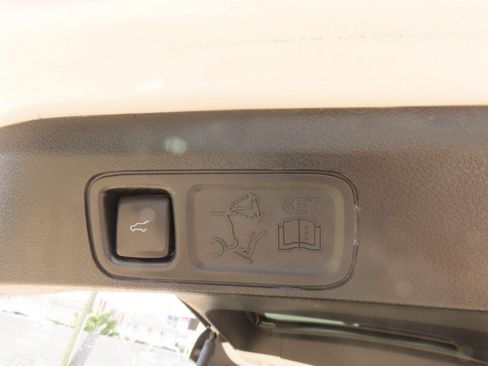 Used 2021 Lincoln Navigator L Reserve w/ Luxury Package AWD/4WD image 13