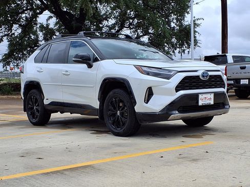 Used 2024 Toyota RAV4 XSE AWD/4WD image 3