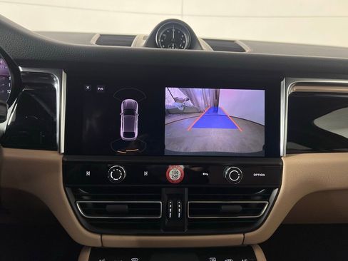 Certified 2025 Porsche Macan image 34