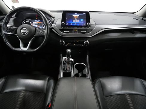 Used 2024 Nissan Altima 2.5 SR FWD image 9