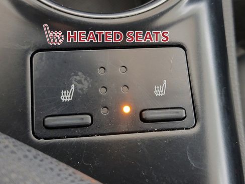 Used 2020 Toyota Camry XLE image 24