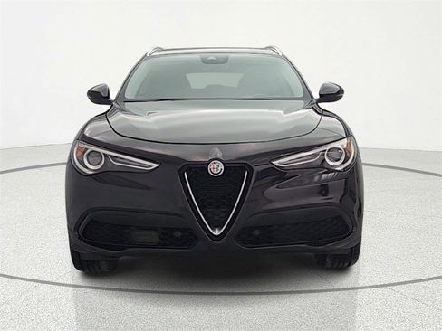 Used 2018 Alfa Romeo Stelvio AWD image 2