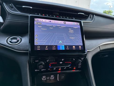 Used 2021 Jeep Grand Cherokee L Limited image 8