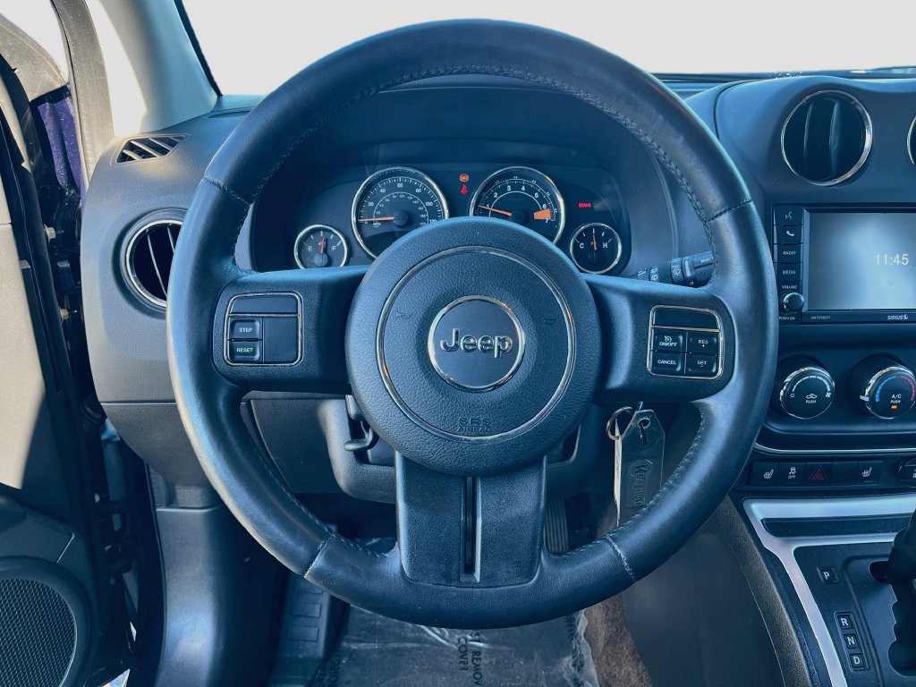 Used 2014 Jeep Compass Latitude FWD image 10