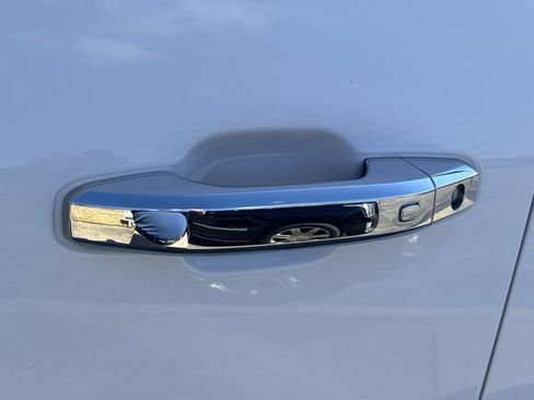 Used 2025 Chevrolet Silverado 2500 LTZ w/ LTZ Premium Package image 17