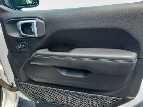Used 2020 Jeep Wrangler Unlimited Sahara AWD/4WD image 21