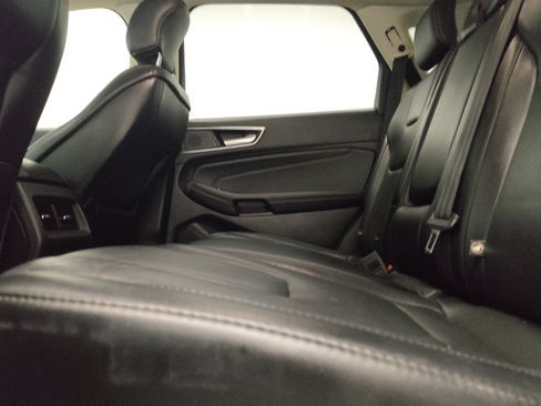 Used 2019 Ford Edge Titanium FWD image 18