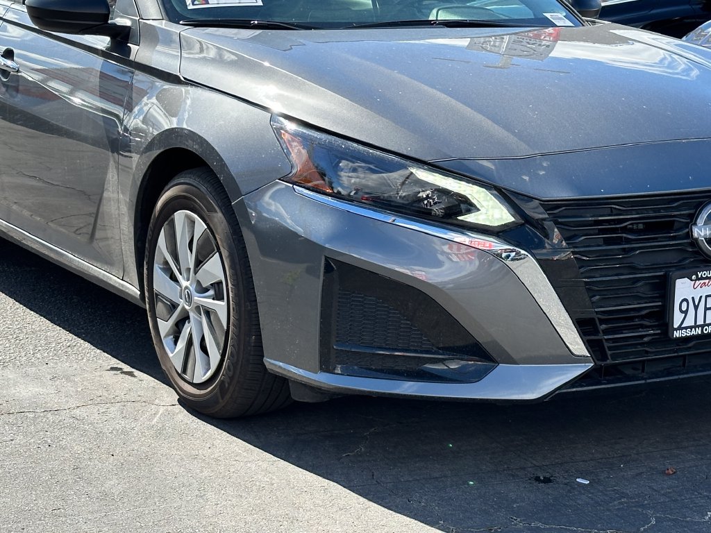 Used 2025 Nissan Altima 2.5 S FWD image 11