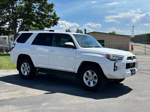 Used 2020 Toyota 4Runner SR5 AWD/4WD image 13