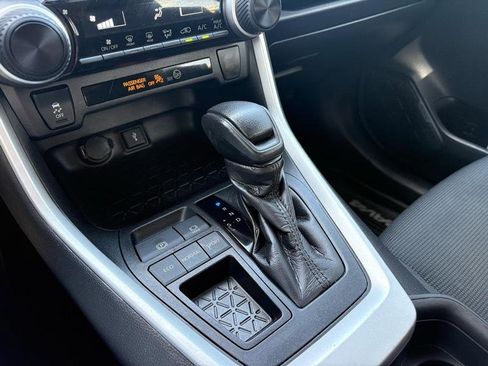 Used 2021 Toyota RAV4 LE image 28