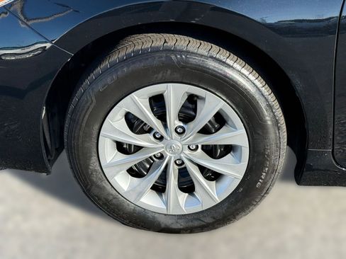 Used 2017 Toyota Camry LE image 12