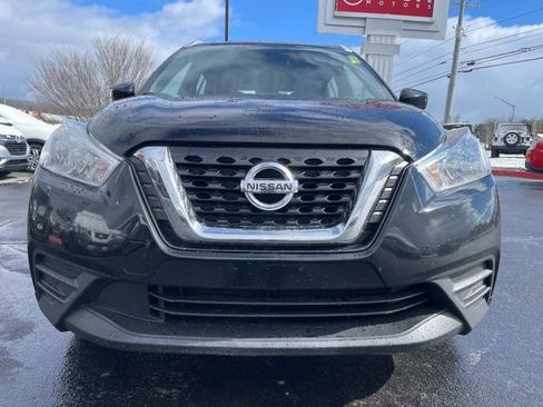 Used 2018 Nissan Kicks SV FWD image 3
