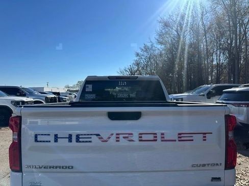 Used 2020 Chevrolet Silverado 1500 Custom w/ Custom Value Package image 14