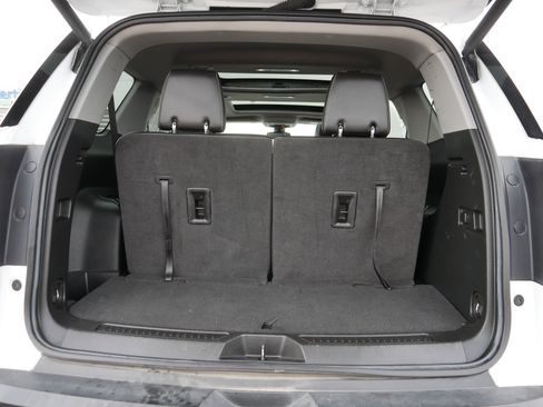 Used 2023 GMC Acadia SLT w/ Preferred Package image 18