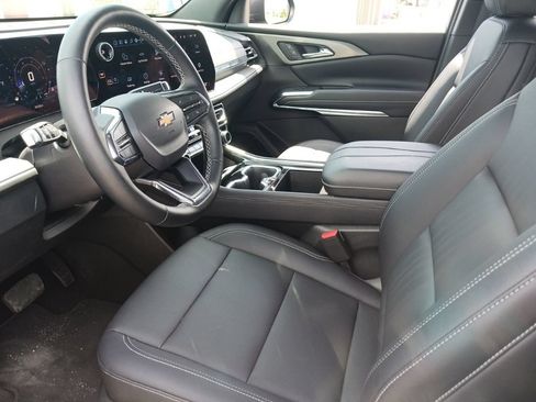 Used 2026 Chevrolet Traverse LT FWD image 9
