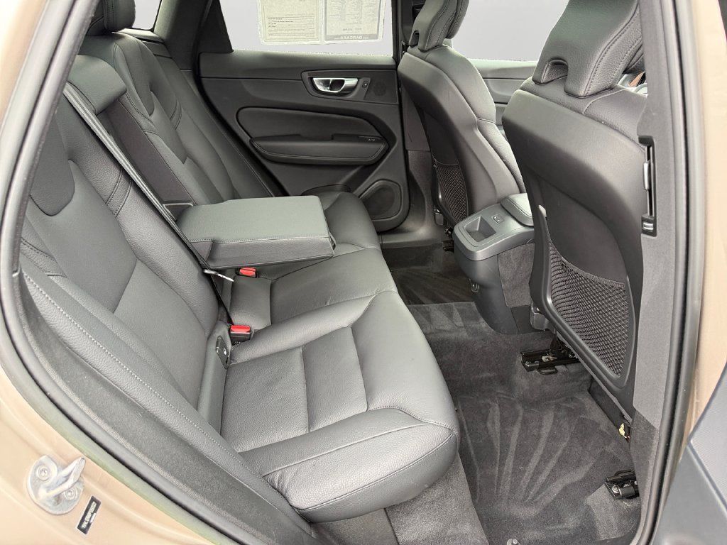 Certified 2023 Volvo XC60 B5 Plus w/ Climate Package AWD/4WD image 11