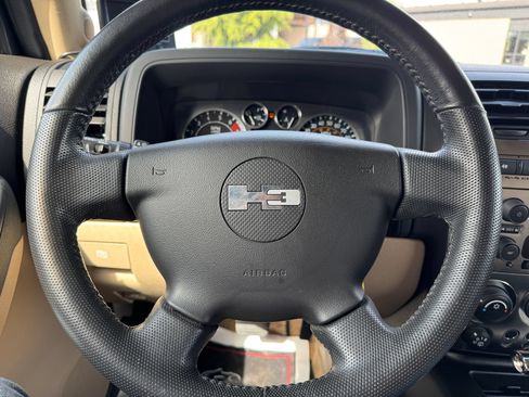 Used 2009 HUMMER H3 Luxury AWD/4WD image 37