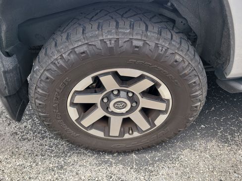 Certified 2024 Toyota 4Runner TRD Off-Road Premium w/ Moonroof Package AWD/4WD image 8