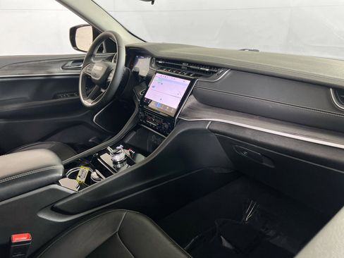 Used 2023 Jeep Grand Cherokee Limited w/ Black Appearance Package image 28