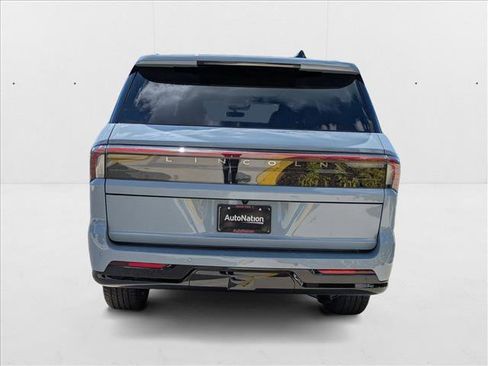 New 2025 Lincoln Navigator Reserve image 9