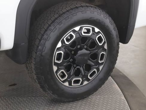 Used 2024 GMC Sierra 2500 AT4 w/ AT4 Premium Plus Package AWD/4WD image 14