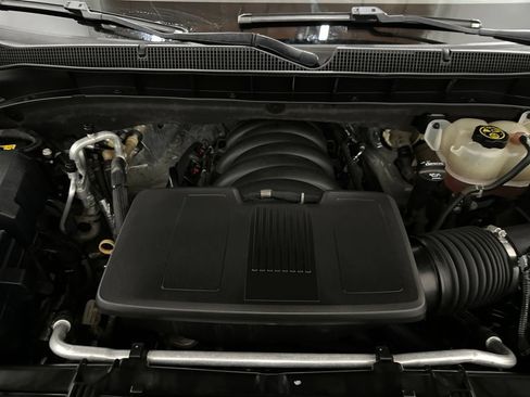 Used 2021 Chevrolet Tahoe Z71 w/ Luxury Package AWD/4WD image 7