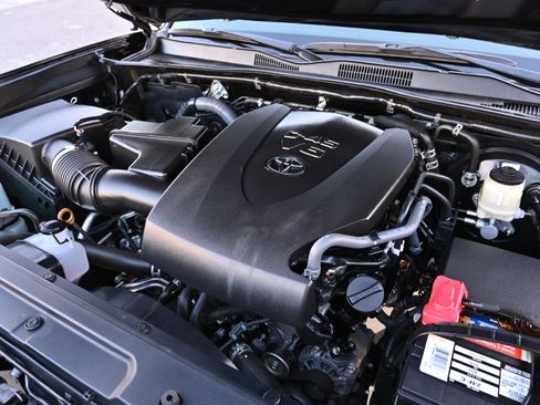 Used 2016 Toyota Tacoma TRD Sport image 30