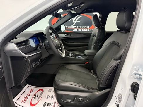 New 2025 Jeep Grand Cherokee Altitude image 11