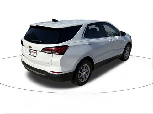 Used 2023 Chevrolet Equinox LT w/ Driver Convenience Package image 3