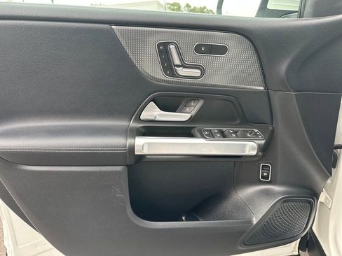 Used 2021 Mercedes-Benz GLB 250 4MATIC image 27