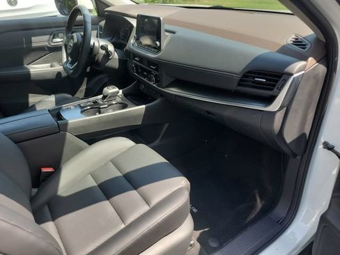 Certified 2023 Nissan Rogue SV w/ SV Premium B Package FWD image 31