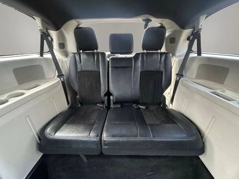 Used 2018 Dodge Grand Caravan SXT FWD image 23