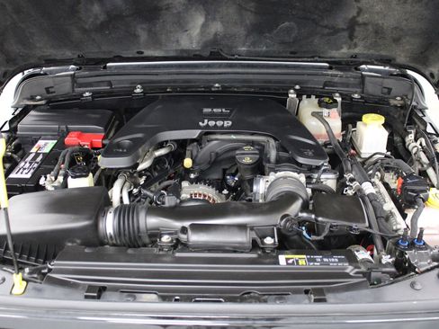 Used 2020 Jeep Gladiator Sport w/ Technology Group image 8