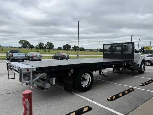 Used 2019 Ford F650 2WD Regular Cab Super Duty image 2
