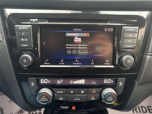 Used 2020 Nissan Rogue SV AWD/4WD image 27