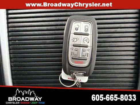 Used 2024 Chrysler Pacifica Touring-L image 24