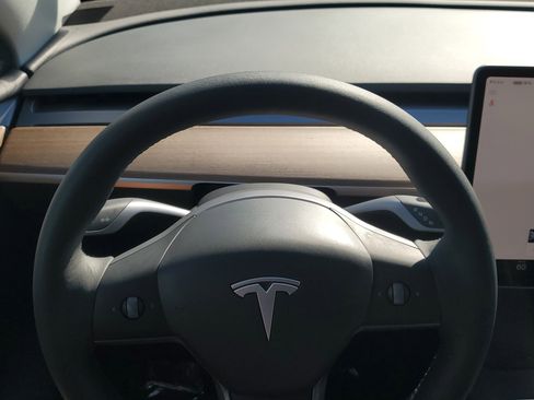 Used 2024 Tesla Model Y Long Range image 22