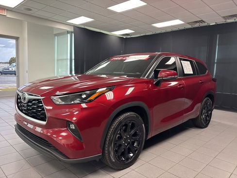 Used 2023 Toyota Highlander LE FWD image 9