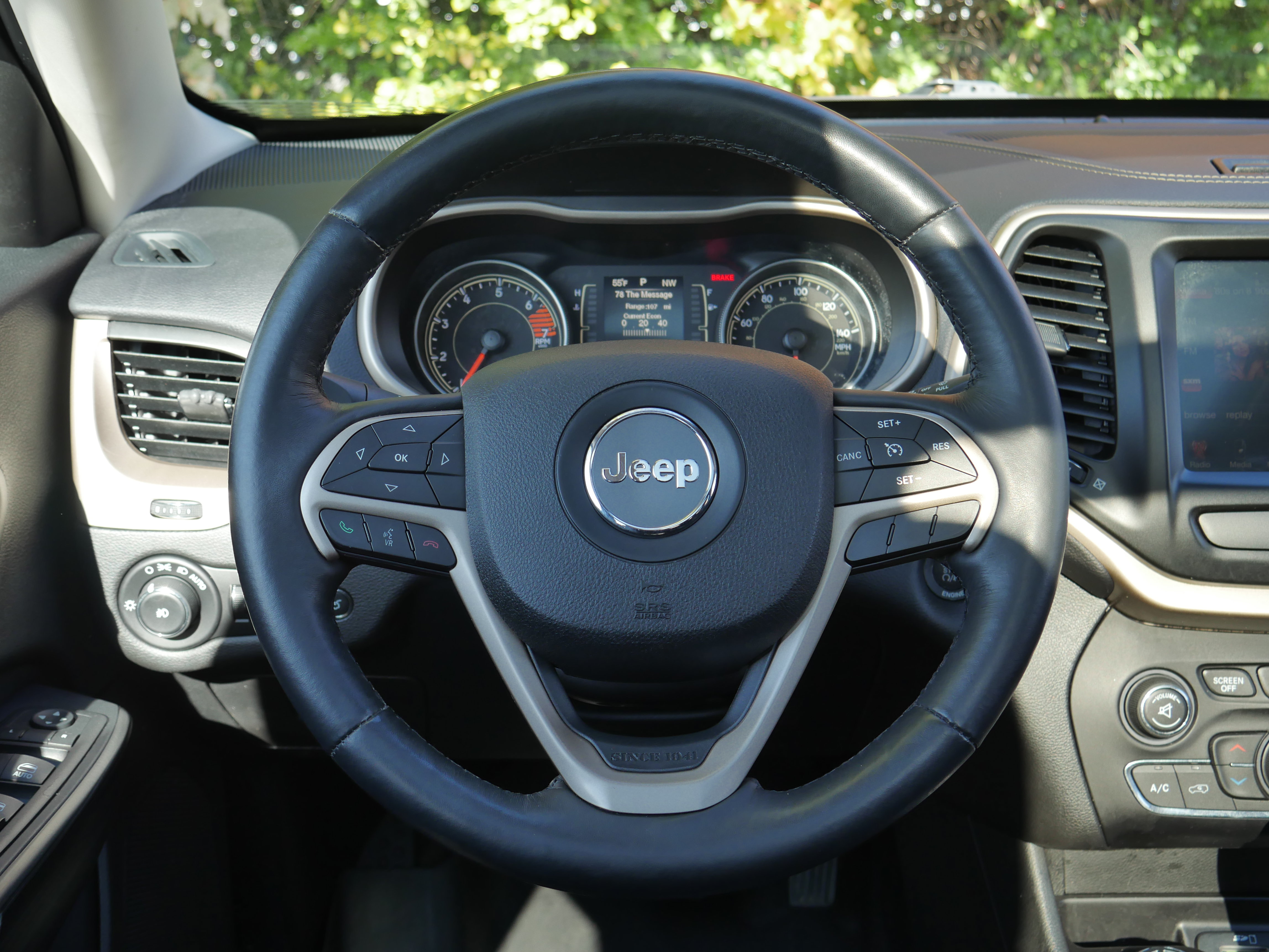 Used 2016 Jeep Cherokee Latitude w/ Comfort/Convenience Group AWD/4WD image 7