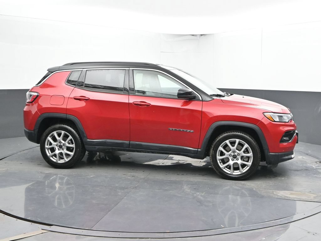 Used 2025 Jeep Compass Limited AWD/4WD image 4